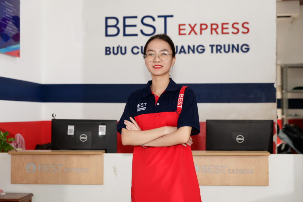 Cô gái nhỏ quản lý giúp bưu cục giao hàng đi đầu về hiệu suất 1