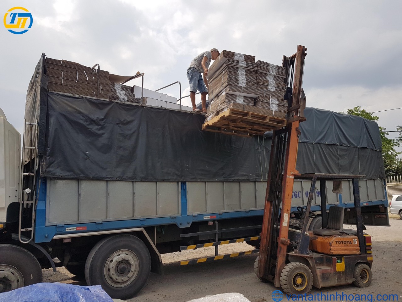 Gửi hàng vận chuyển Đà Nẵng giao phát ship đi Quy Nhơn Bình Định Chành nhà xe