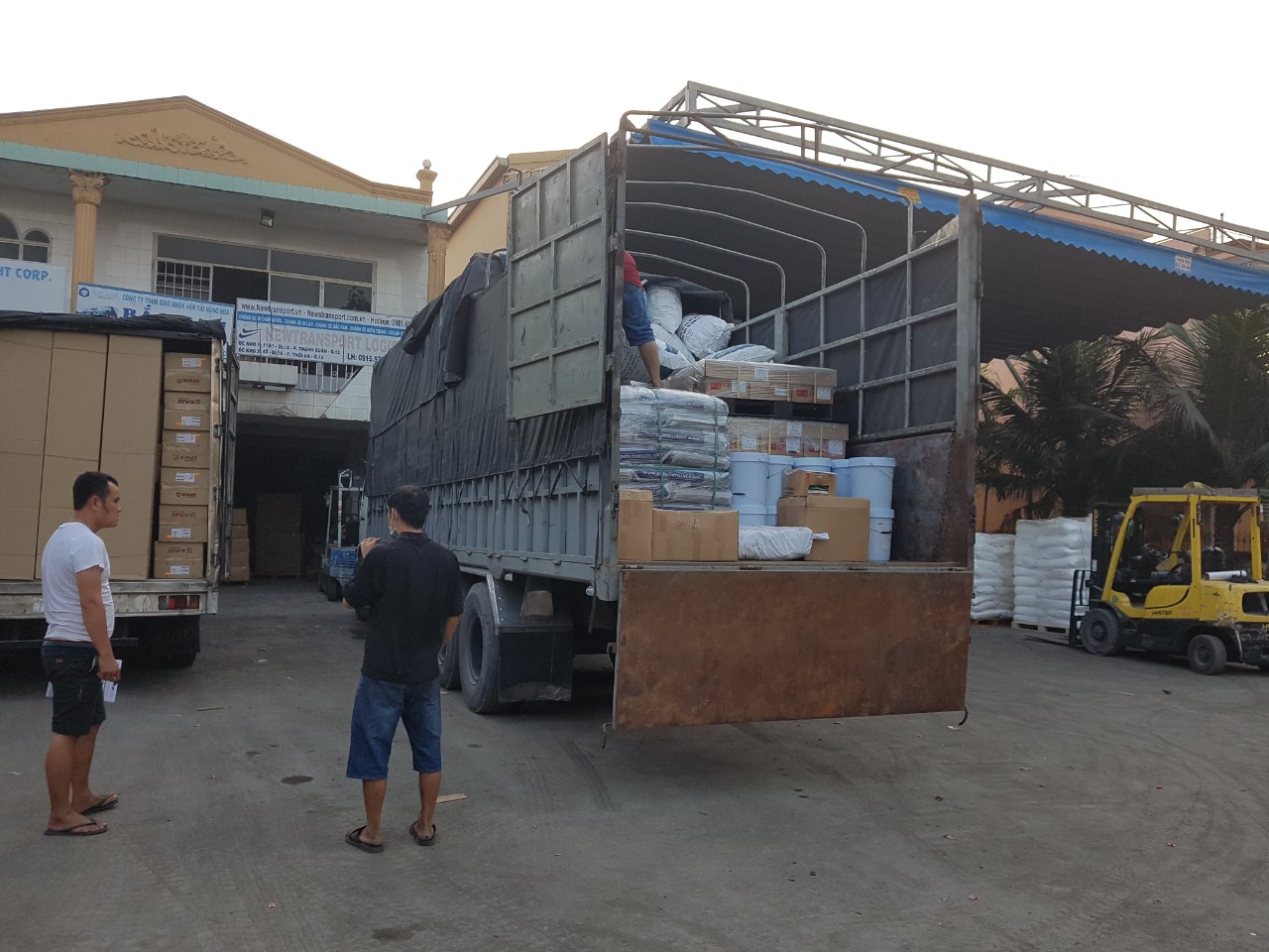 Gửi hàng vận chuyển Hà Nội giao phát ship đi Hải Dương chành nhà xe