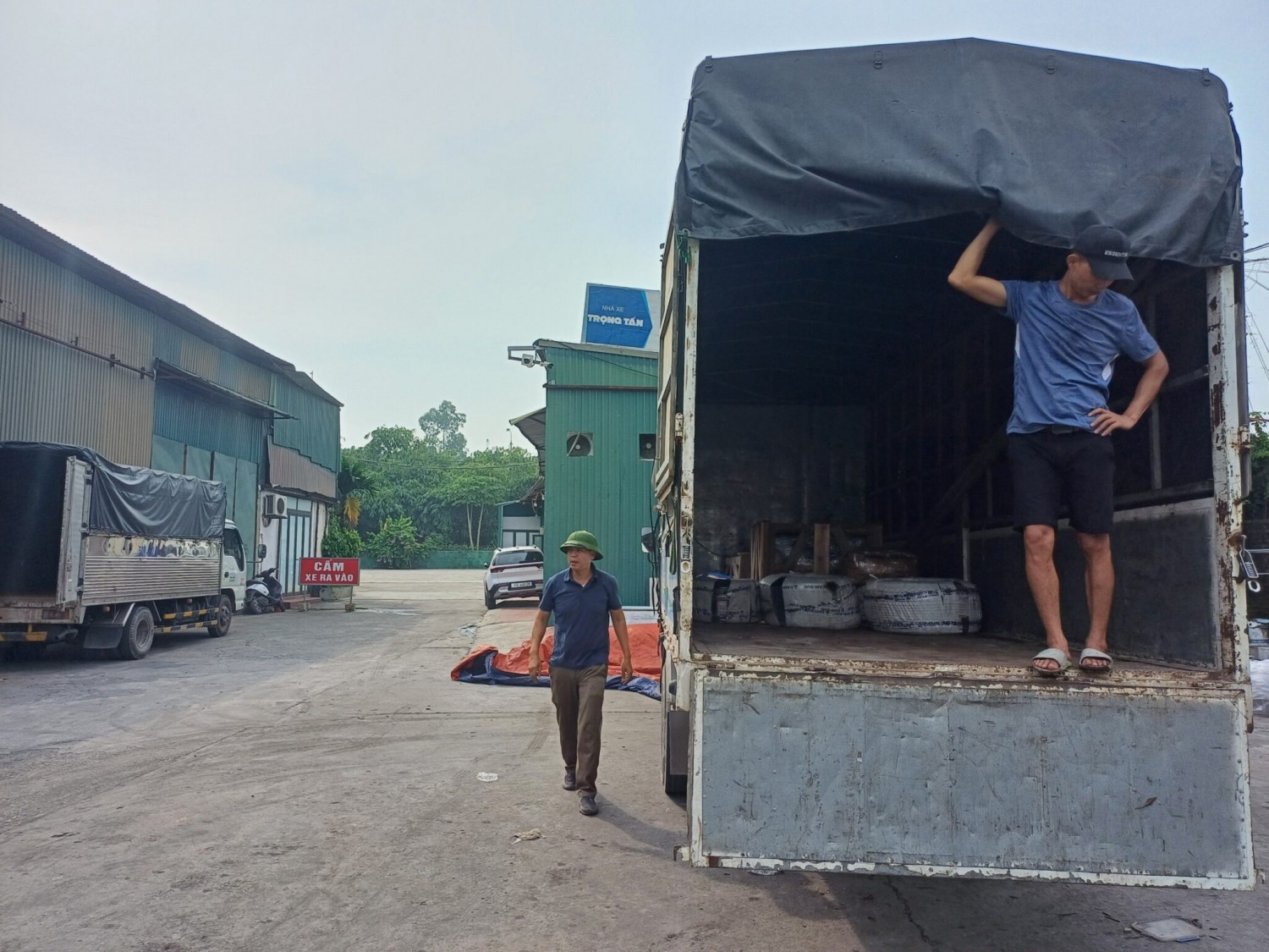 Chành nhà xe gửi hàng vận chuyển giao phát ship Tuyên Quang đi Ninh Bình
