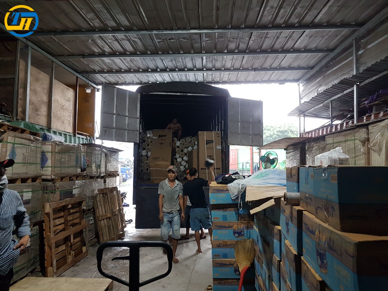 Chành nhà xe Tuyên Quang gửi hàng đi Phan Thiết Bình Thuận giao phát ship vận chuyển