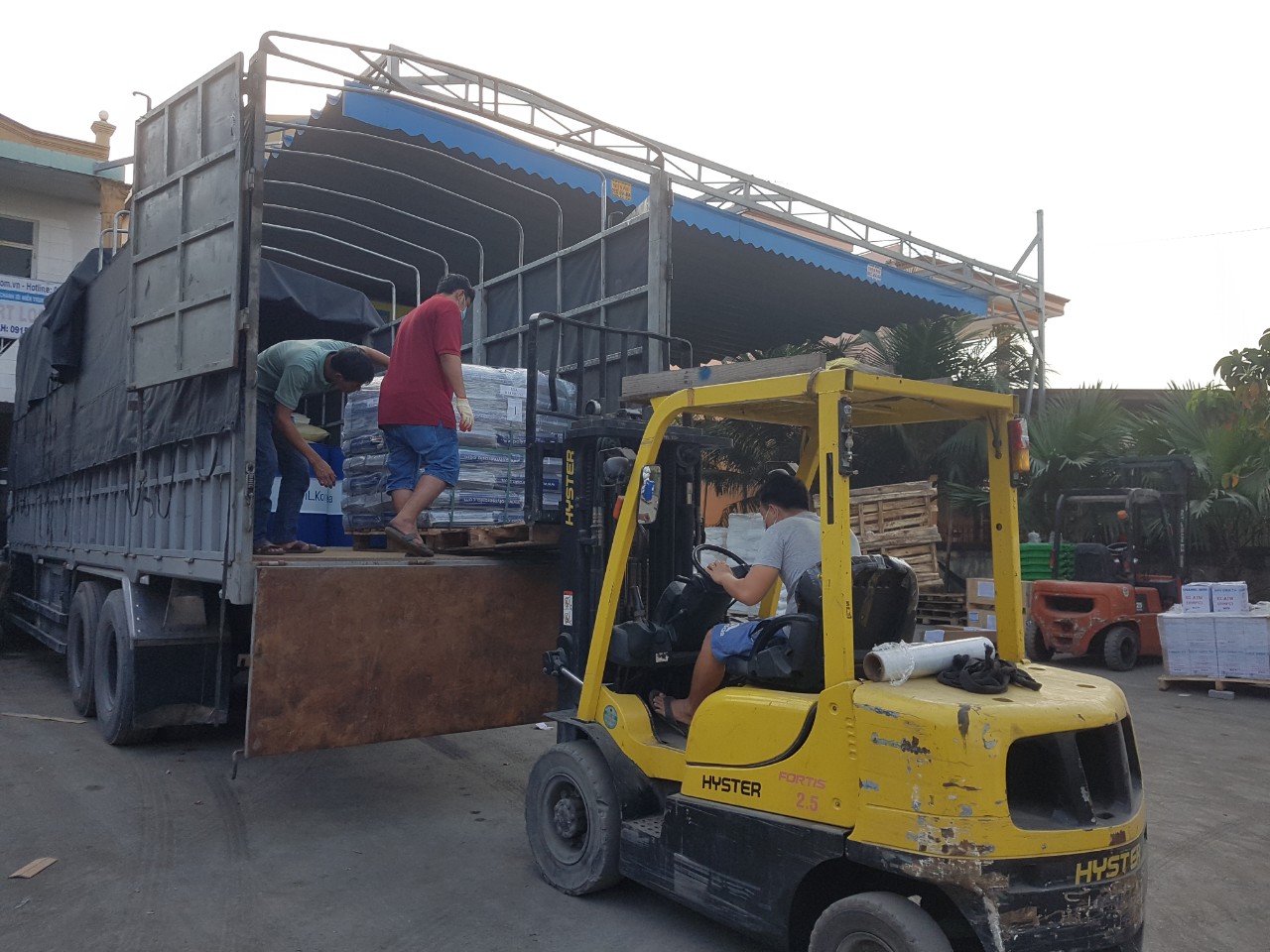 Giao Phát ship vận chuyển gửi hàng chành nhà xe Quảng Ngãi đi Tuyên Quang (1)